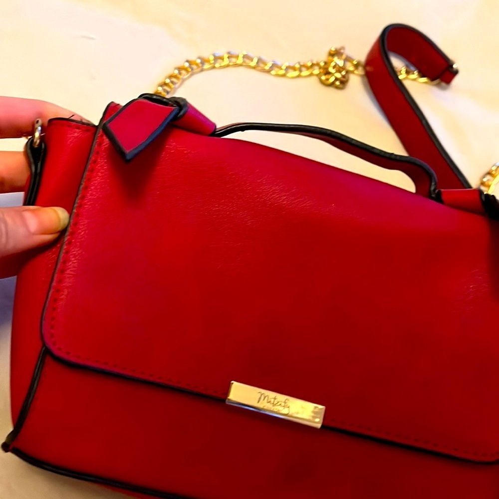 Red hand  bag with chain